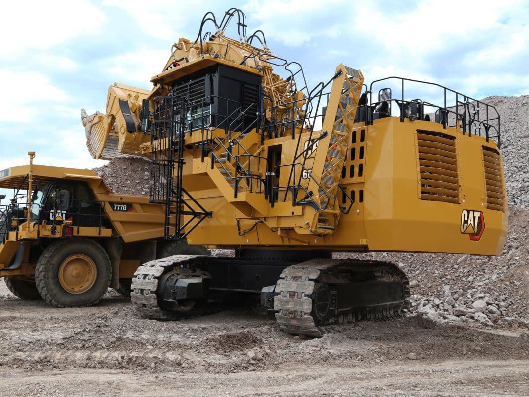 6030 Face Shovel Side View